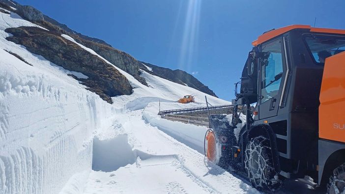 Gran San Bernardo, riapertura in vista: Anas al lavoro tra neve e alta quota Gran San Bernardo, riapertura in vista: Anas al lavoro tra neve e alta quota