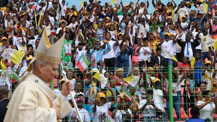Il Papa: in Africa una festa della fede, una ricchezza inestimabile per il mio ministero Il Papa: in Africa una festa della fede, una ricchezza inestimabile per il mio ministero
