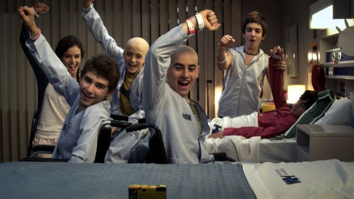 Un'immagine con i protagonisti della versione argentina di Bracialetti Rossi