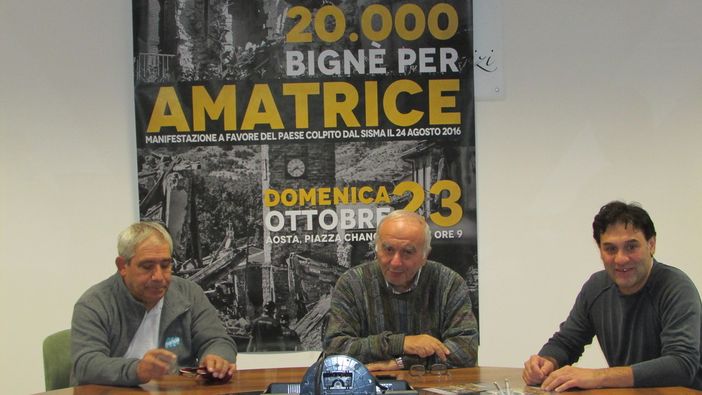 Luciano Piga, Giuseppe Sagaria e Paolo Surini durante la conferenza stampa di presentazione dell'iniziativa 20000 bigne per Amatrice organizzata da Confcommercio VdA