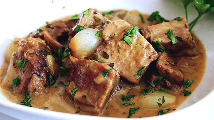 Cala la richiesta agnello pasquale e arriva la carne da Romania e Grecia