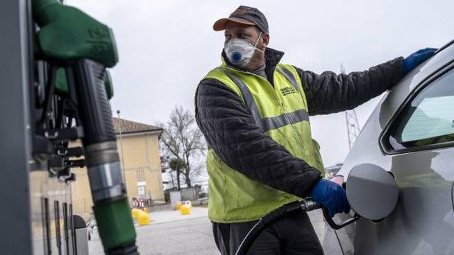 Al via il riallineamento delle accise di benzina e gasolio Al via il riallineamento delle accise di benzina e gasolio