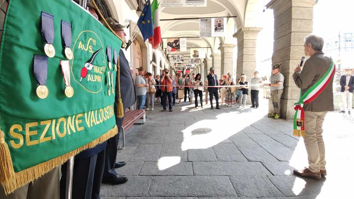 100 ANNI E NON SENTIRLI 100 ANNI E NON SENTIRLI