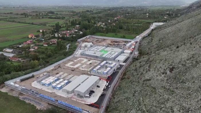 Migranti in Albania, il centro di Gjader Migranti in Albania, il centro di Gjader