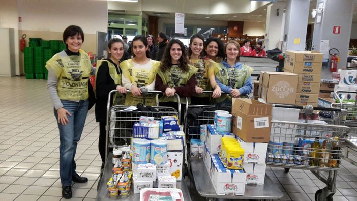 Da dx: Prof.ssa Laura Farinelli, Elisa Raso, Mounim Sarah, Greta Granato, Marta Furlan, Prof.ssa Gina Dell'Orco, Ilaria Furlan