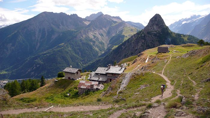 Courmayeur: Sentieri del Tour du Mont Blanc 'vietati' a Mtb e bici elettriche