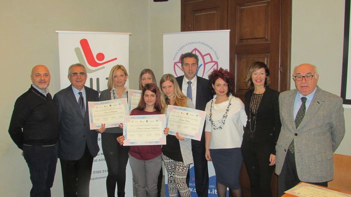 da sn Marco Paonessa (Presidente Benessere e Sanità Cna VdA e Sieps); Salvatore Luberto (Presidente Lilt VdA); le estetiste Sara Mangano, Chiara Caterina Viglianisi, Veronica Fittante e