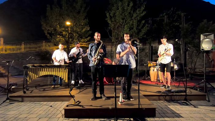 I Grooving Around apriranno i festeggiamenti musicali