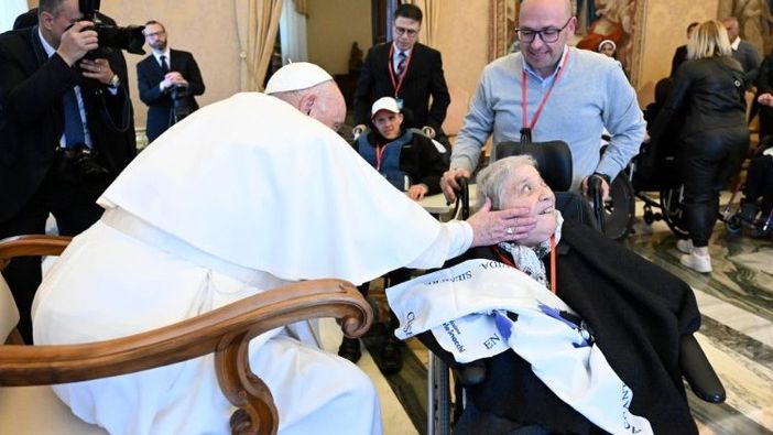 Il Papa con i membri dell'Associazione Religiosa Istituti Socio-Sanitari (ARIS)