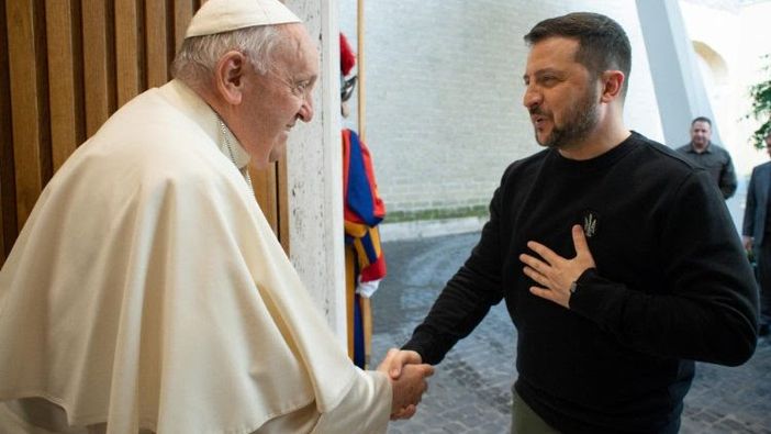 Il Papa e Zelensky, 40 minuti di colloquio: urgenti "gesti di umanità" per gli innocenti