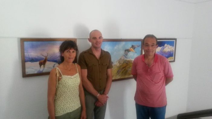 L'assessore Eva Vierin, il sindaco Ronny Borbey e l'artista Paolo Gambalonga L'assessore Eva Vierin, il sindaco Ronny Borbey e l'artista Paolo Gambalonga