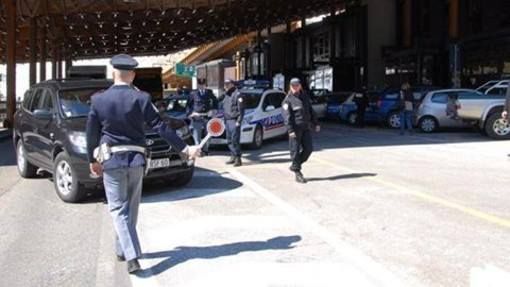 Ricercato per rapina arrestato al traforo del Bianco Ricercato per rapina arrestato al traforo del Bianco