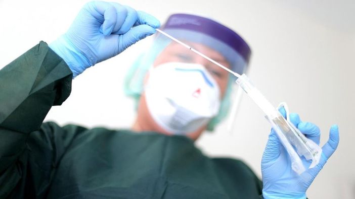 Donati 100 tamponi all'Institut Agricole Donati 100 tamponi all'Institut Agricole