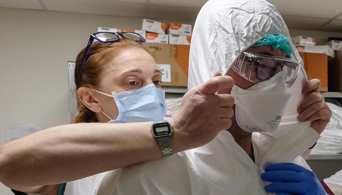 Sanità valdostana minacciata dal Covid, verso chiusura attività ospedaliere ordinarie Sanità valdostana minacciata dal Covid, verso chiusura attività ospedaliere ordinarie