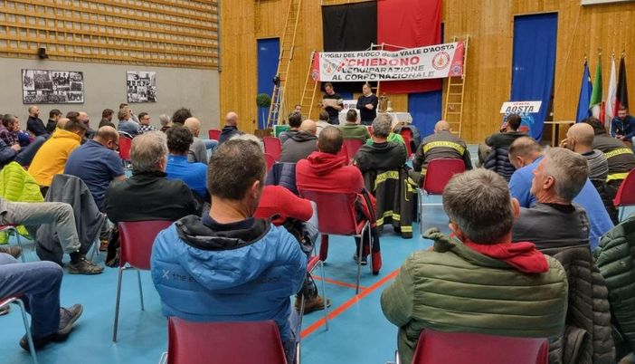 Foto repertorio di un'assemblea Conapo Foto repertorio di un'assemblea Conapo