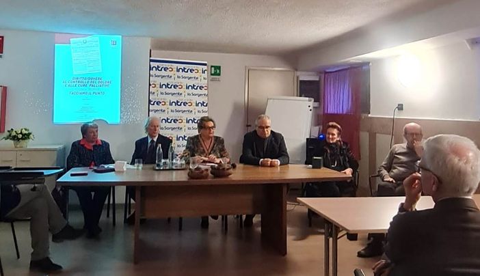 Un momento della riuscitissima conferenza stampa della Lega Italiana contro il Dolore - Valle d'Aosta, evento era focalizzato sull'importante tematica del "Diritto/dovere al controllo del dolore e alle cure palliative" in accordo con la Legge n. 38/2010.