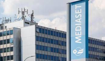 Sorpasso storico Mediaset in prime time su Rai nel periodo delle Strenne Sorpasso storico Mediaset in prime time su Rai nel periodo delle Strenne