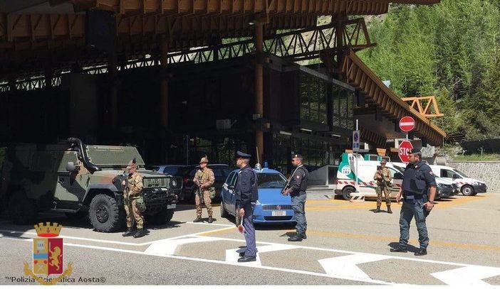 Ricercato da due procure, arrestato 30enne al traforo del Monte Bianco