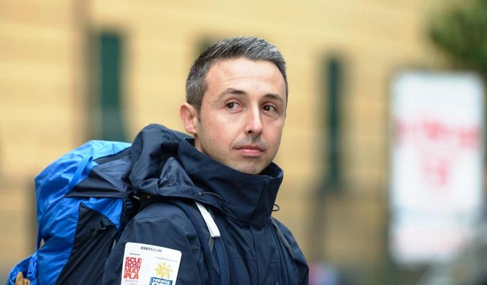 Per fine settimana atteso ad Aosta Marco Togni, sta percorrendo a piedi 6mila km. contro sclerosi multipla Per fine settimana atteso ad Aosta Marco Togni, sta percorrendo a piedi 6mila km. contro sclerosi multipla