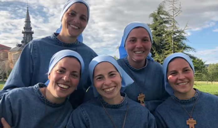 Le protagoniste sono Jordán, Francesca, Amada, Ruth Maria e Nazareth