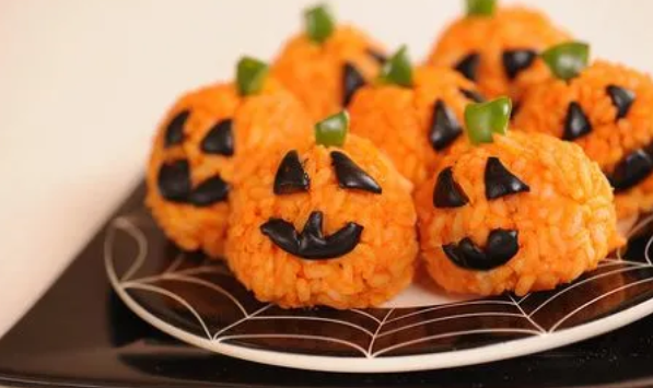 Courmayer: Halloween si avvicina e le mense comunali si preparano a festeggiarlo con un menù speciale Courmayer: Halloween si avvicina e le mense comunali si preparano a festeggiarlo con un menù speciale