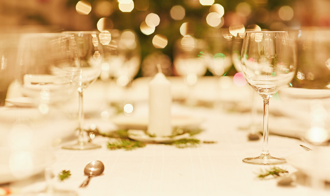 A Capodanno vince il cenone, in famiglia e tra amici stretti. Trionfano prodotti sostenibili e di qualità