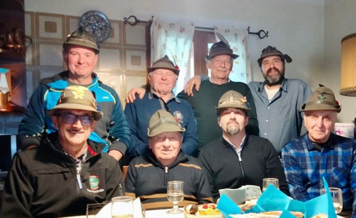 In alto da sn: Consigliere Ives Riban, Egidio Rosaire, Marino Benzo, il vicecapogruppo Stefano Menegolo, in basso sn il segratario genero Gianluca Giovanardi, il decano Silvio Fruttaz, il Capogruppo Albert Joseph Betemps e il consigliere Dino Barmasse