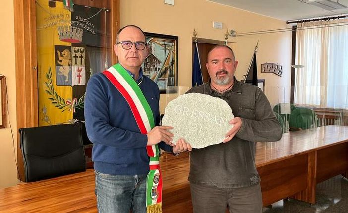 Il sindaco Martinet ed i suo vice René Cottino Il sindaco Martinet ed i suo vice René Cottino