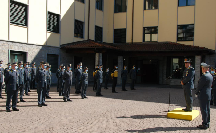 Il generale Carrarini durante il suo incontro con le Fiamme Gialle di Aosta