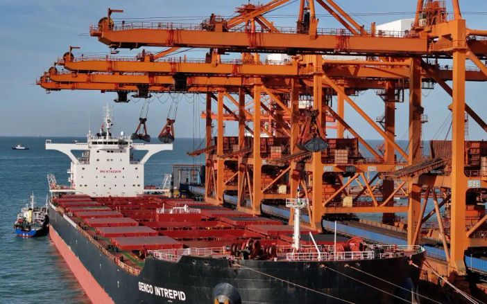 Cina, commercio estero in aumento del 3,8% nel 2025