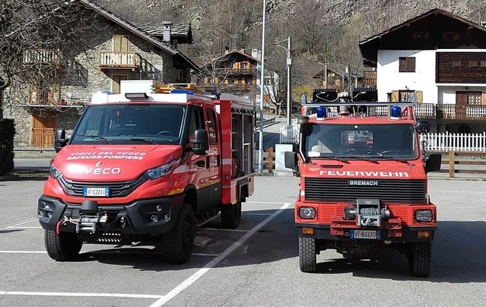 Nuovi veicoli polisoccorso 4x4 rafforzano la rete di sicurezza dei vigili del fuoco volontari