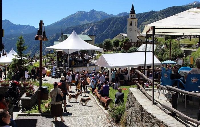 La piazza di Chamois