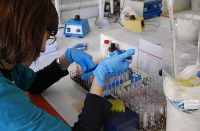 Un laboratorio dell'Istituto zooprofilattico (immagine dal sito web www.vvox.it)