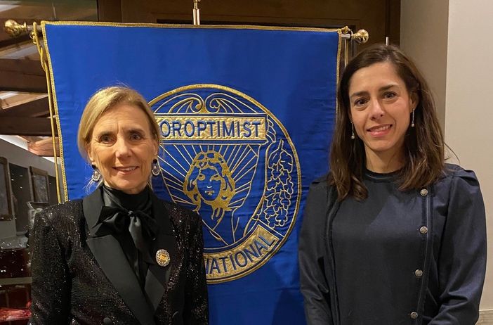 Da sn: Viviana Maria Vallet presidente uscente del Soroptimist Club Valle d'Aosta con Silvia Galliano presidente per il biennio 2026-2027A