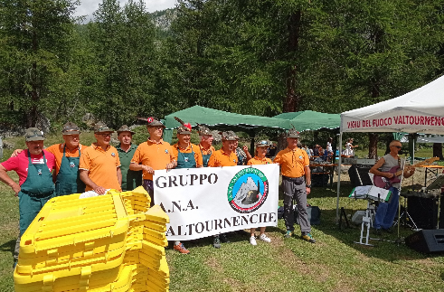 Chatrian Piero, a destra del Gruppo (ph Renzo Pieropan) Chatrian Piero, a destra del Gruppo (ph Renzo Pieropan)