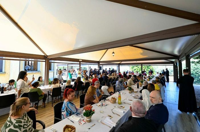 Il Papa a pranzo con i poveri, a Castel Gandolfo la fragilità diventa il cuore della comunità Il Papa a pranzo con i poveri, a Castel Gandolfo la fragilità diventa il cuore della comunità