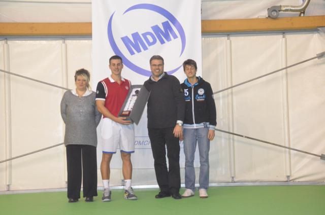 Premizione Edoardo Eremin. In basso premiazione di Federica Di Sarra; Edoardo Eremin e Lisa Sabino in azione