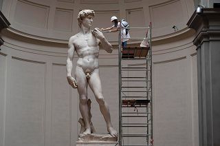 Dubai censura il David di Michelangelo Dubai censura il David di Michelangelo