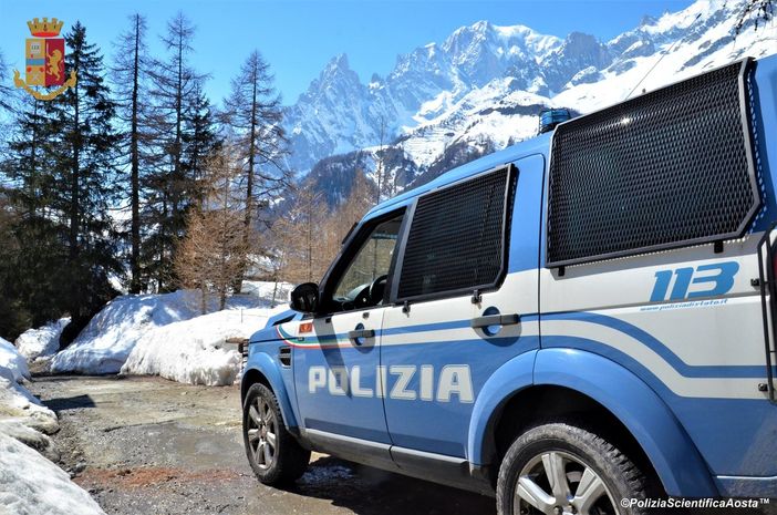Coniugi romeni denunciati al traforo del Bianco per ricettazione