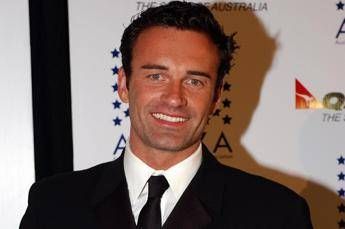 Morto Julian McMahon, attore di Nip/Tuck e Streghe: aveva 56 anni