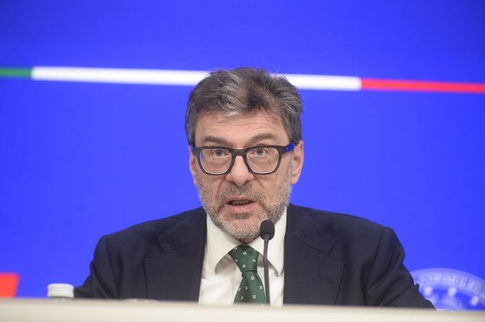 Giorgetti “Sostegno a famiglie e imprese con sostenibilità dei conti” Giorgetti “Sostegno a famiglie e imprese con sostenibilità dei conti”