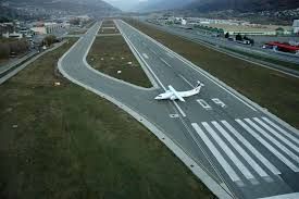 Tramontano i voli di linea per l'aeroporto valdostano Tramontano i voli di linea per l'aeroporto valdostano