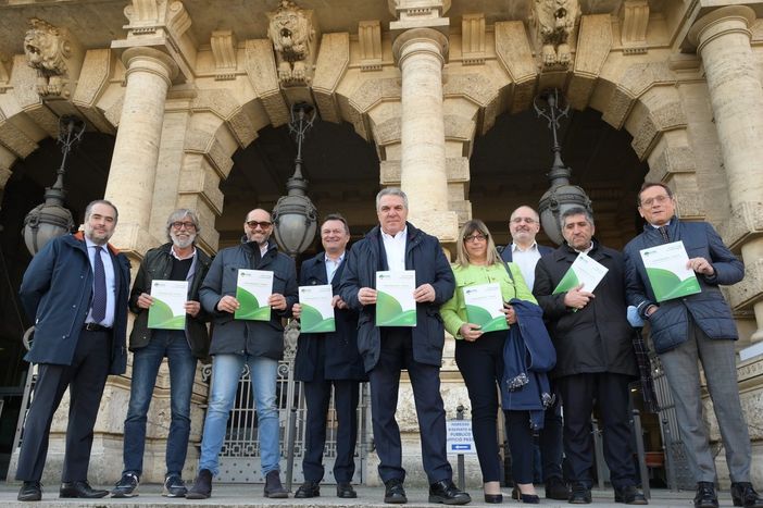 “Partecipazione al Lavoro”. La Cisl deposita la proposta di iniziativa popolare per una governance d’impresa partecipata dai lavoratori “Partecipazione al Lavoro”. La Cisl deposita la proposta di iniziativa popolare per una governance d’impresa partecipata dai lavoratori