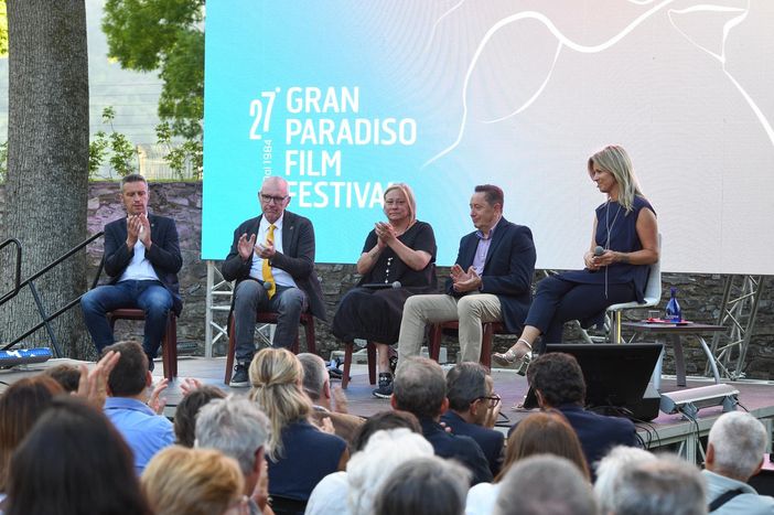 Tavola rotonda con le istituzioni coinvolte nella gestione dell'emergenza Tavola rotonda con le istituzioni coinvolte nella gestione dell'emergenza