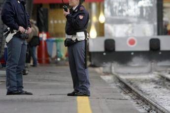 Roma, investita dal treno a Colle Mattia: morta 52enne americana