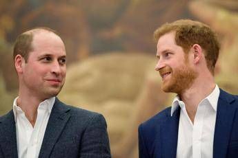 "William e Harry litigavano per le faccende domestiche": la rivelazione "William e Harry litigavano per le faccende domestiche": la rivelazione
