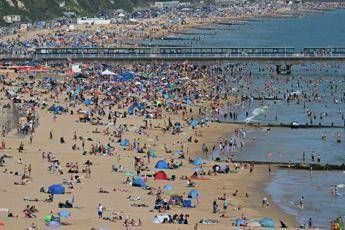 Europa nella morsa del caldo infernale: oltre 40 gradi, le temperature non danno tregua Europa nella morsa del caldo infernale: oltre 40 gradi, le temperature non danno tregua
