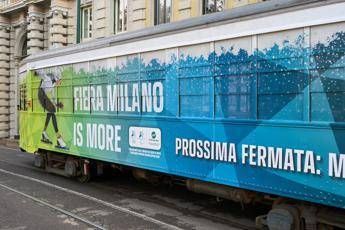 Milano-Cortina, tram olimpico di Fiera Milano attraversa la città