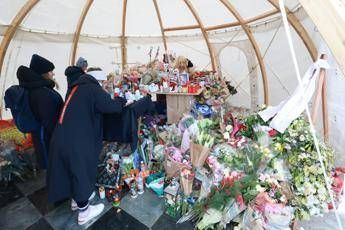 Crans-Montana, a Bella Ma' gli amici delle vittime italiane: "Continueranno a vivere con noi"