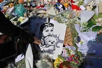 Bimbo trapiantato morto a Napoli, accolta richiesta ricusazione: cambia cardiochirurgo per autopsia Bimbo trapiantato morto a Napoli, accolta richiesta ricusazione: cambia cardiochirurgo per autopsia